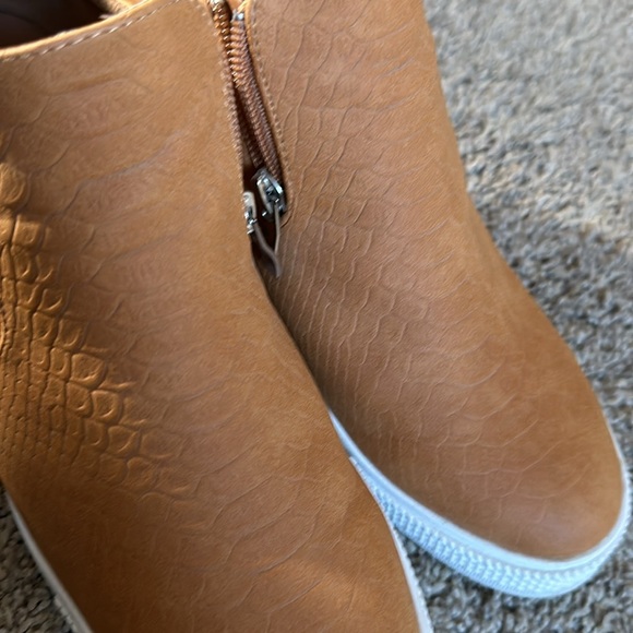 GUC CAMEL PLATFORM SNEAKER/BOOTIES - Picture 5 of 6